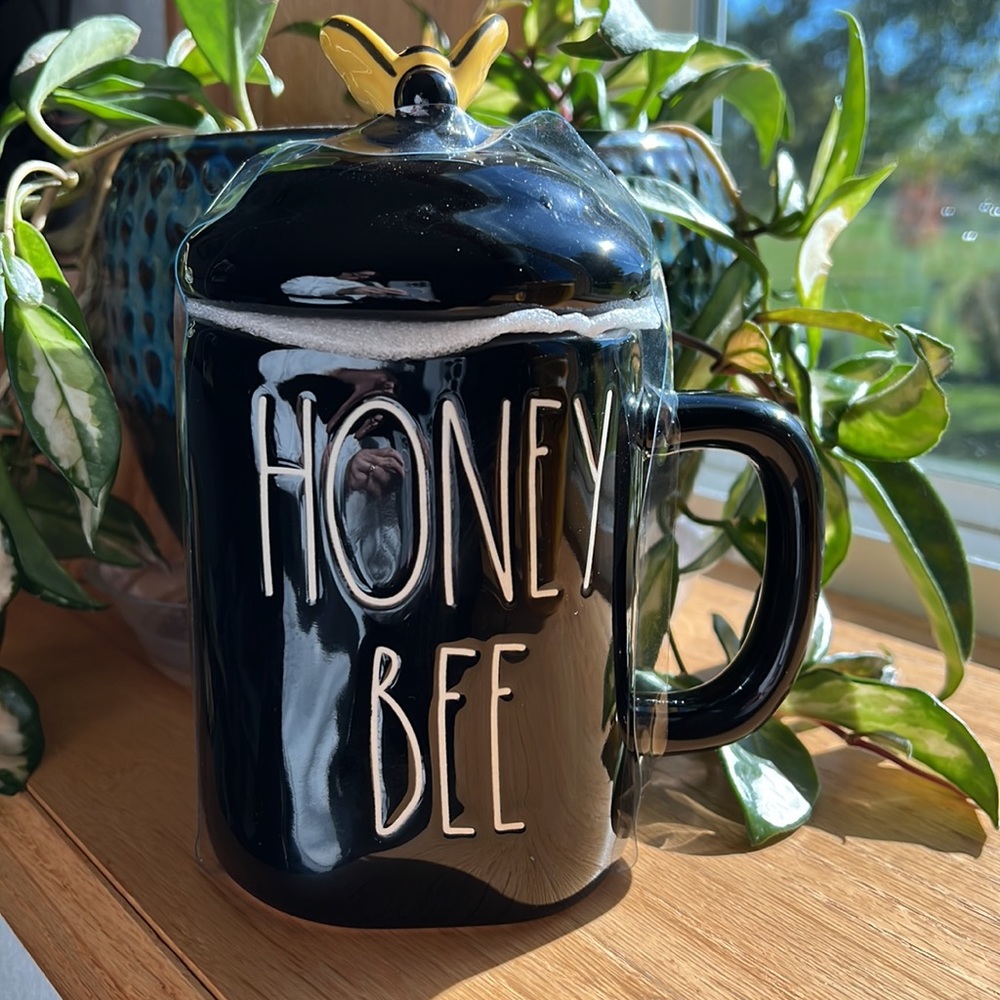 Rae Dunn Honey Bee Mug with Cover - Picture 3 of 5